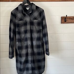 Duluth Trading Co Black and Gray Plaid Shirt